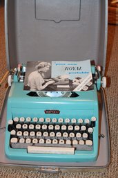 Vintage 1950s Aqua Blue Royal Quiet De Luxe Typewriter