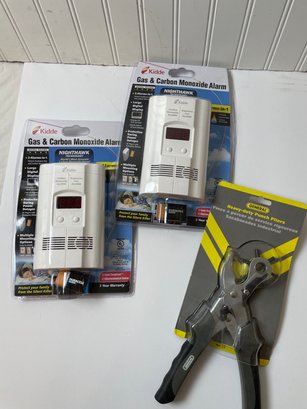 Kidde Gas And Carbon Monoxide Alarms (2) NEW IN BOX! &  Heavy Duty Punch Pliers NEW IN BOX!