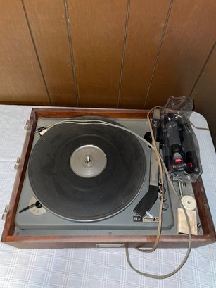 Elac Benjamin Miracord Turntable With Dustcover