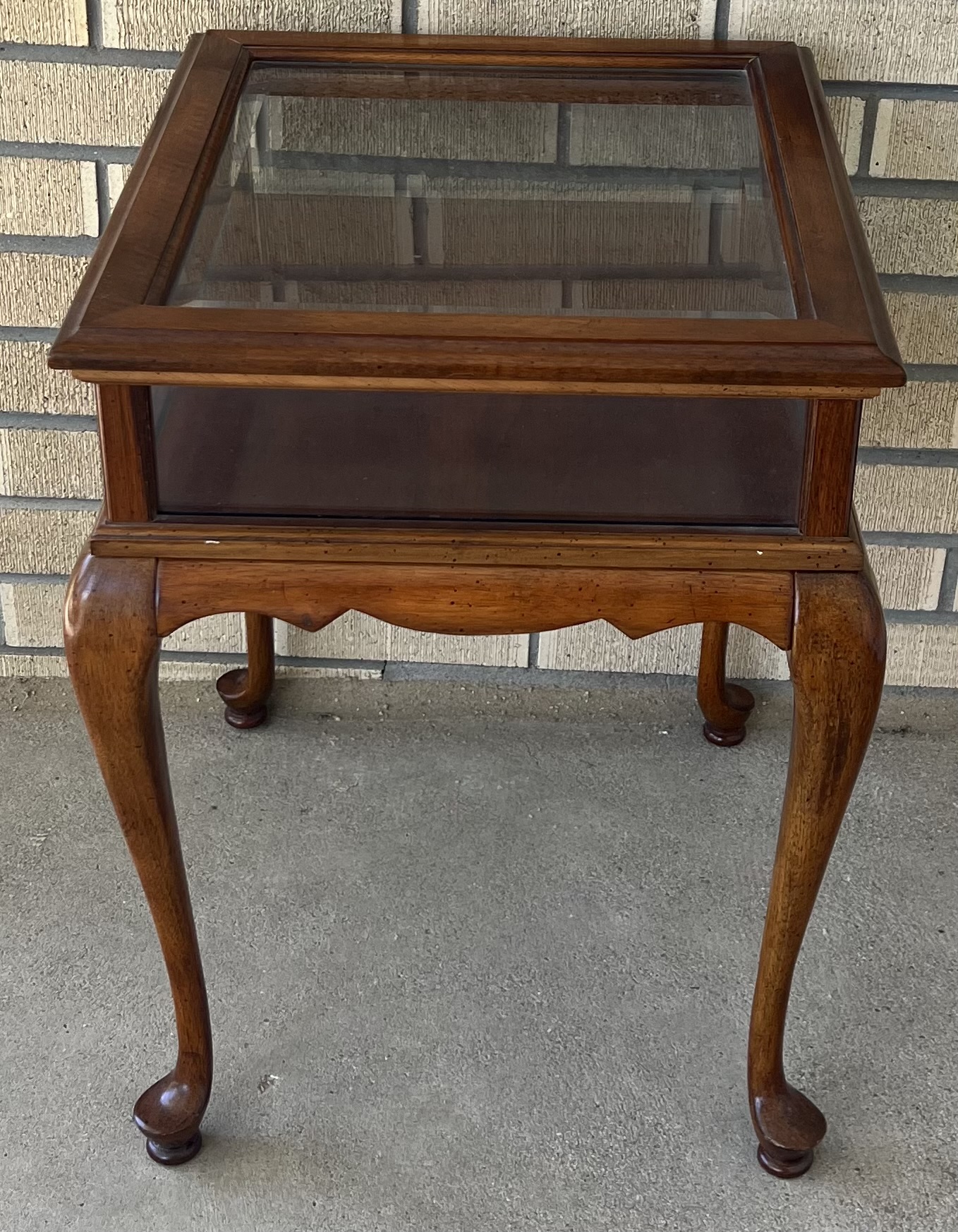 Vintage Glass Lift Top Display Side Table 39232
