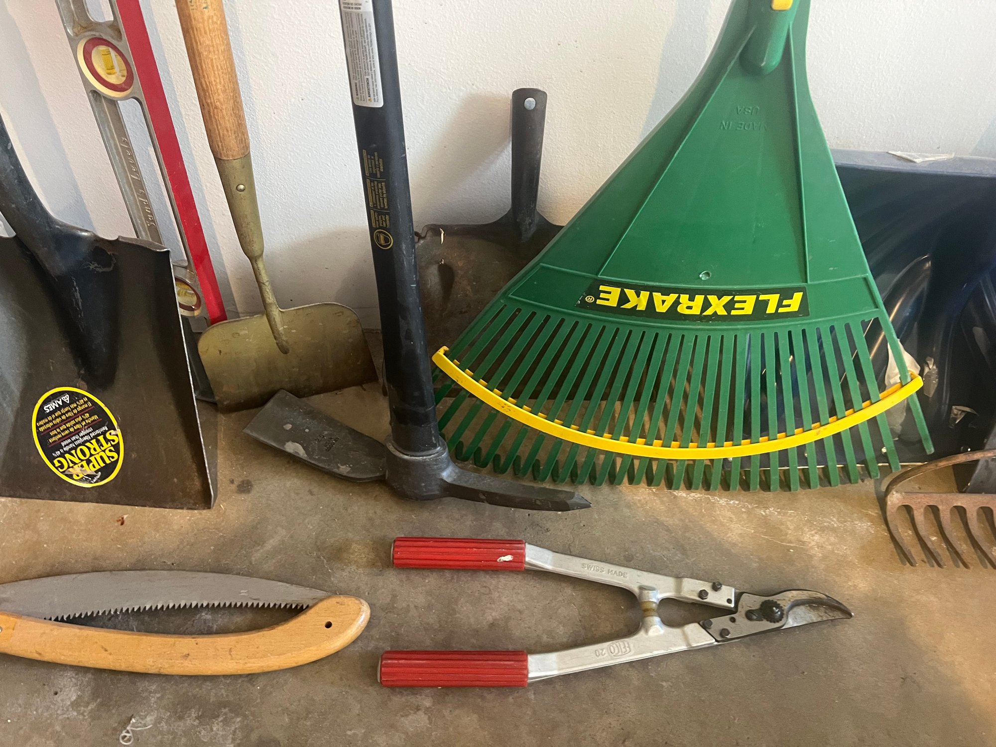 Hand Tools Rakes, Hedge Trimmers, Shovel, Pick, Dustpans, Level, And
