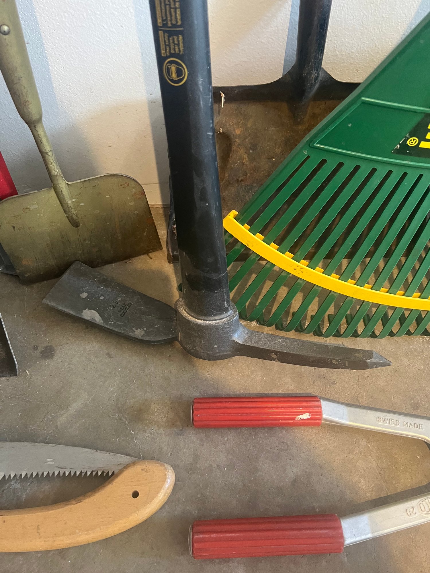 Hand Tools Rakes, Hedge Trimmers, Shovel, Pick, Dustpans, Level, And