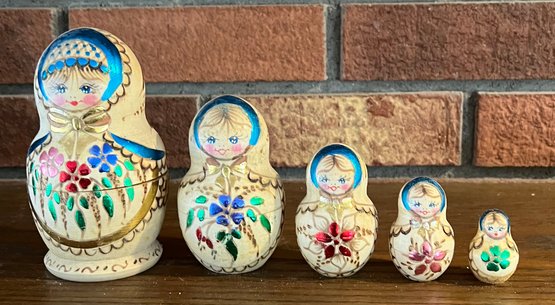 Vintage 5 Piece Signed Hand Painted Matryoshka Russian Nesting Doll