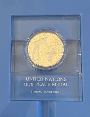 1978 Franklin Mint Sterling Silver United Nations Peace Medal With Paperwork, Original Box, & Plastic Case