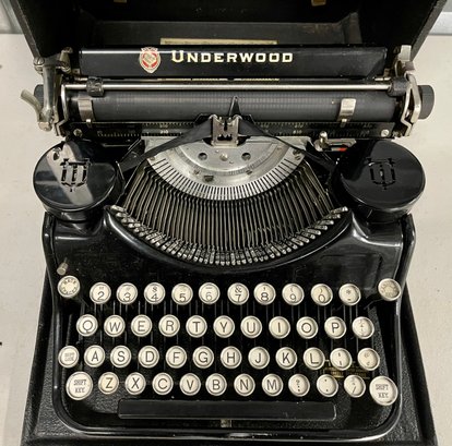 Vintage 1931 Underwood Number 557580 Portable Typewriter With Original Case - IRA I. Sides & Co Greeley
