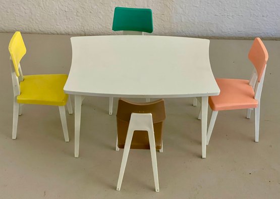 1960's Deluxe Barbie Dream House Dining Table With Chairs