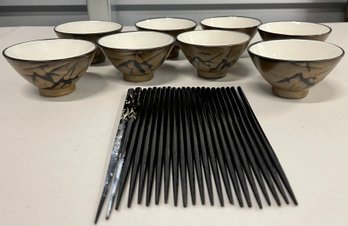 (8) Vintage OMC Japan Rice Bowls With (11) Pairs Of Black Lacquer Chop Sticks