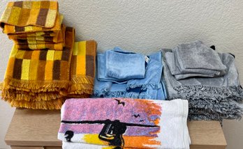 Large Lot Of Vintage 60s And 70s Sears All Cotton Bathroom Towel Sets, Terry Of California Beach Towel, & More