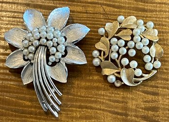 (2) Vintage Beautiful Trifari Gold Tone And Silver Tone With Faux Pearl And Clear Rhinestone Pins Brooches