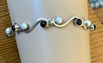 Sterling Silver Handmade Pearl And Onyx 7.5' Wave Bracelet - 12.4 Grams