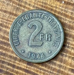 1944 France 2 Francs Coin Philadelphia 2 FR Libre In Bronze
