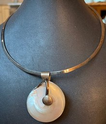 Vintage Bali Sterling Silver And Mother Of Pearl Shell Pendant And Choker Necklace