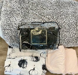 Christian Siriano NY 2 Sets Of Queen Sheets And A Queen Comforter W Pillow Pillow Cases
