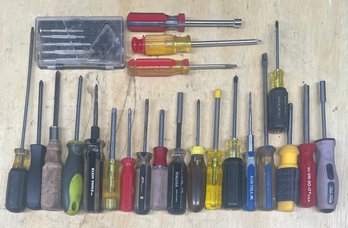 Assorted Screwdriver Lot Including Pin Set