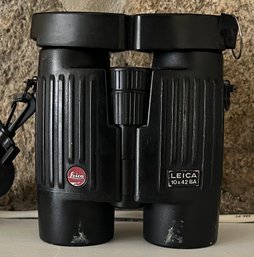 Vintage Leica Trinovid 10 X 42 BA Binoculars With Strap & Lens Cover