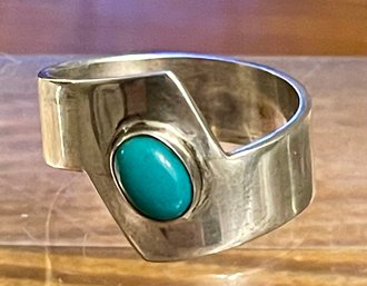 Sterling Silver & Turquoise Cabochon Ring - Size  9.75 - Weight 5.5 Grams