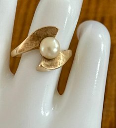 Vintage 14K Gold And Pearl Ring Size 6 - Total Weight - 3.8 Grams