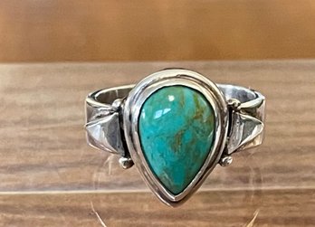 Sterling Silver And Turquoise Teardrop Cabochon Ring - Size 7 Total Weight  8.2 Grams