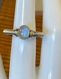 Sterling Silver & Moonstone Cabochon Modern Ring - Size 6 - Total Weight 6.1 Grams