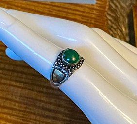 Sterling Silver & Malachite Cabochon Ring With Gold Accents -size 6 - Total Weight 4.1 Grams
