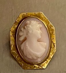 Antique 10K Yellow Gold And Pink Shell Carved Cameo Pin - Total Weight 2.2 Grams