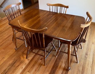 Vintage Lexington Dining Room Table With 4 Chairs And (1) 12' Leaf - 1 Captain (as Is)