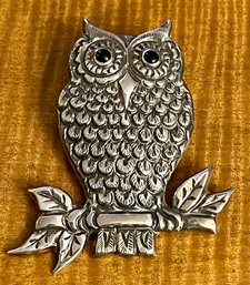 Sterling Silver Repousse Owl Pin Brooch With Onyx Eyes - Total Weight 13.5 Grams