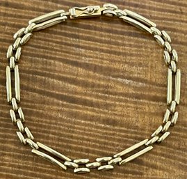 375 - 10K Gold Link 7.5 Inch Bracelet - Total Weight 7.1 Grams