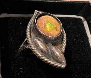 Sterling Silver And Fire Opal Ring Size 8 Total Weight 5.7 Grams