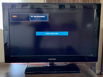 Samsung 32 Inch Television With Remote Model LN32B540PD8 Works