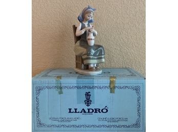 LLADRO Galleguina Sentada Con Flores 1.418 Figurine With Original Box