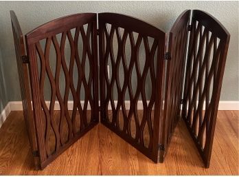 Configurable 5-panel Wooden Pet Gate