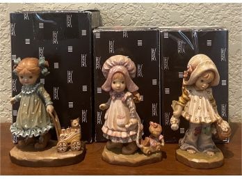 (3) 4 Inch Anri Design Wood Carvings With Original Boxes - 'flowers For You', 'take Me Along', 'purrfect Day'