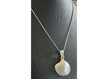 Sterling Silver 925 Mexico Shell Pendant Necklace And Chain 12.2 Grams