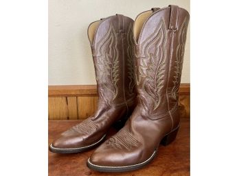 Pair Of Hondo Cowboy Boots Made In Mexico Size 11 D With Green And Gold Stitching