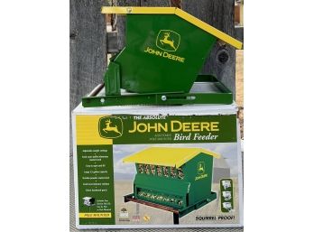 John Deere Adjustable Pole Mounted Absolute Bird Feeder With Original Box And Acessories