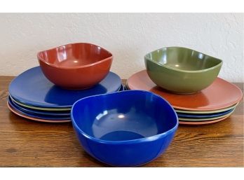 Collection Of Vintage Plastic (3) Bowls And (10) Plates