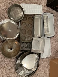 Giant Lot Of Baking Tins, 2 Vintage Ice Trays, 2 Modern Ice Trays, & Pie Tins