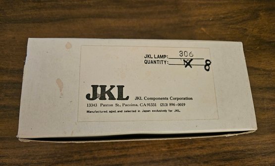 Lot 5-260 Eight JKzl 306 28v Lampsbulbs (TIR-2)