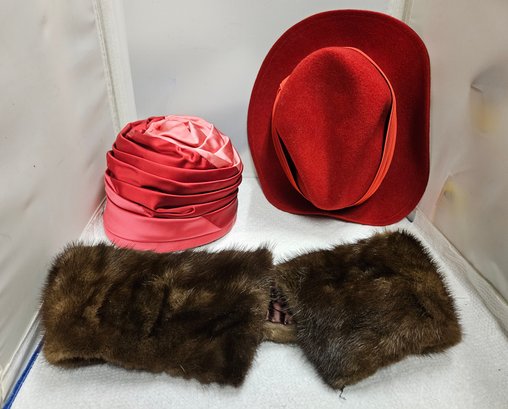 Lot 5-355 Two Red Hats And Fur Collar (white Shelf)