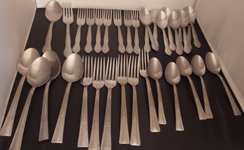 Lot 5-10 Forks And Spoons  (Green)