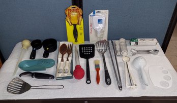 Lot 5-19 Utensil Lot Cookie Dropper, Pastry, Basting Measuring Etc (IR)