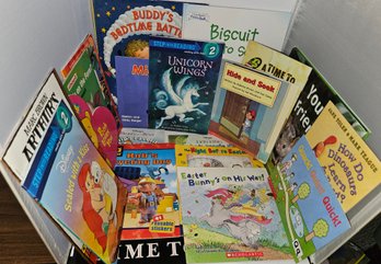 Lot 5-105 Young Child's Book Lot (Green Shelf)