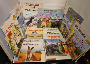 Lot 5-106 Twenty Five Young Child's Fiction And Non Fiction Book Lot (green Shelf)