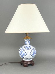 Chinese Porcelain Gourd Shape Blue And White Lamp