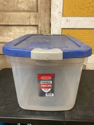 Roughneck Rubbermaid Tote With Lid B1