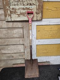 Red Handle Flat Shovel