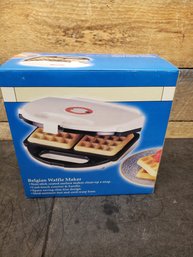 Belgium Waffle Maker New In Box D3