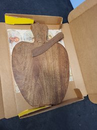 Vtg Wood Cutting / Serving Board