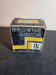 Vtg Brownie Jr Camera